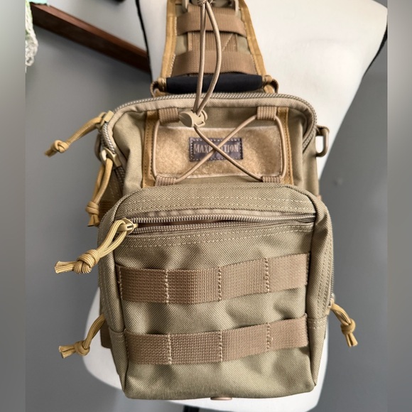 Maxpedition remora gearsling Khaki Bag. Lots of pockets and holders. Euc. - Picture 2 of 8